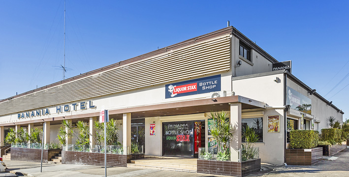 Frontage_RayWhite_crp_adj_LR_25w