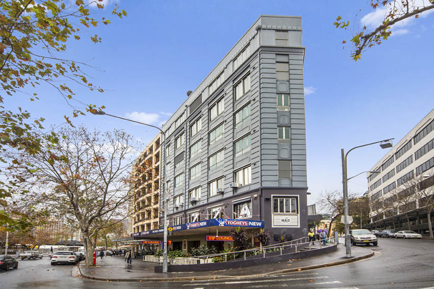 Frontage_Ray White_LR_30w