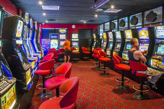 Lucky Australian_JLL_04_crp_adj_20w