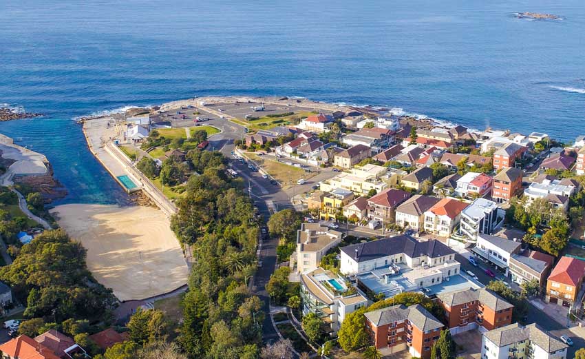 clovelly-hotel-frontage_rw_lr_30w