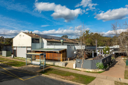 PIXIES AT THE BILLABONG